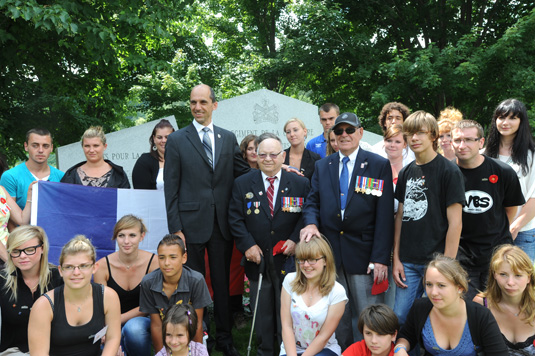 le ministre Stephen Blainey dans une célébration pour les anciens combattants de la 2ème guerre mondiale.